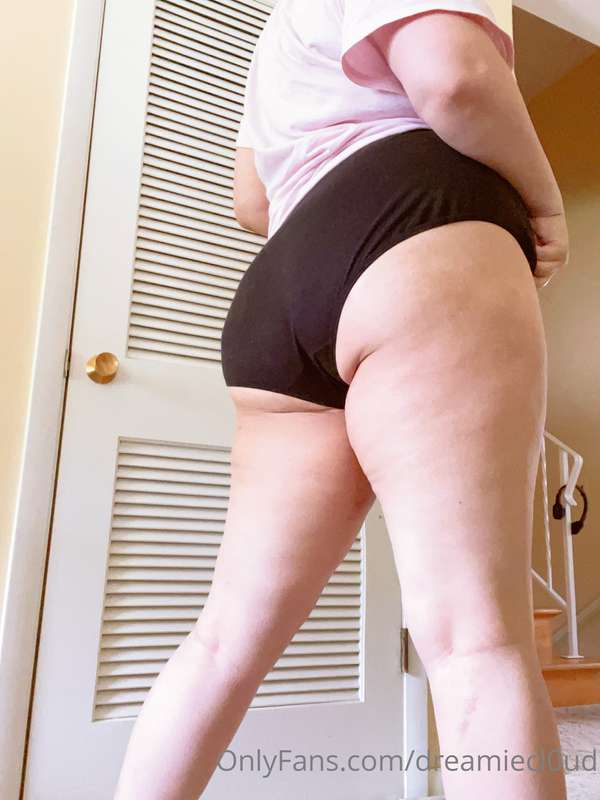 I keep neglecting the ass fans 😭 come worship my ass for me ..