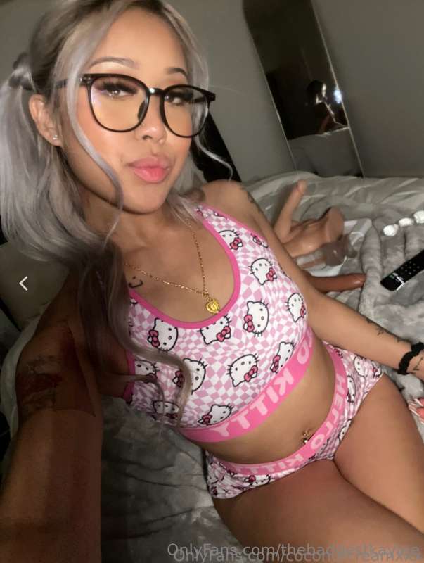 blonde asian teeeen @coconutcreamxxx works at hooters and se.. 2