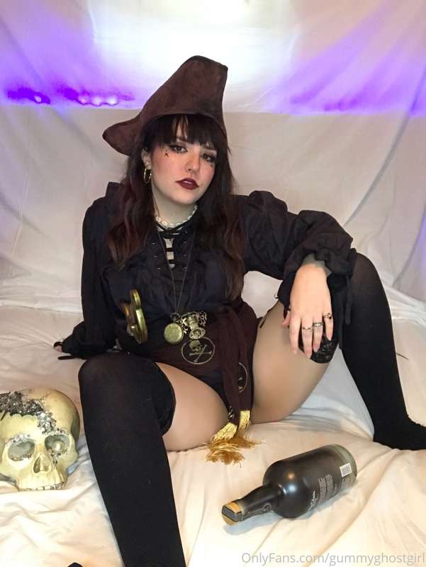 Arrr! Ye lookin’ for some booty? ⚓️ 9