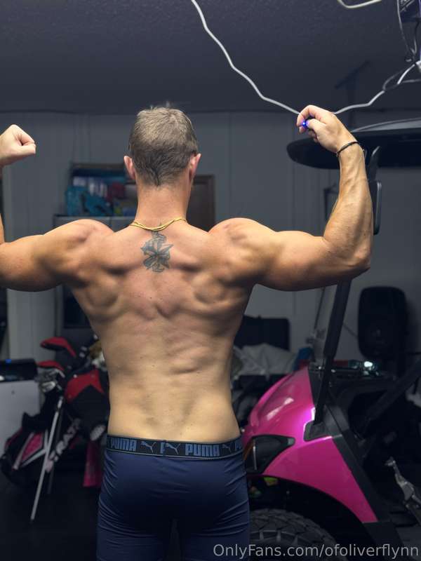 just some back view for you 💪🏼