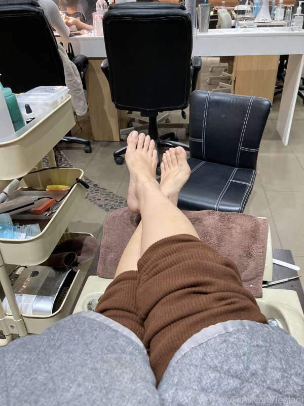 It’s just mid pedi but so many wanted to see my natural nail.. 1