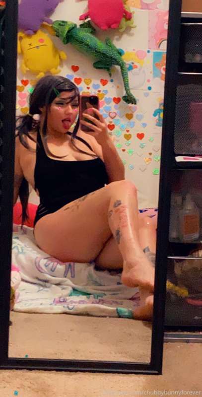 Just some cute casual pics and vids showing off my cute lil .. 6