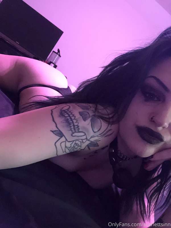 Your favorite kinky goth girlfriend is lonely tonight, help ..