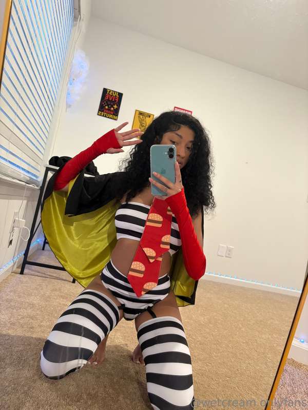 a random burger costume.. 😭🍔 2