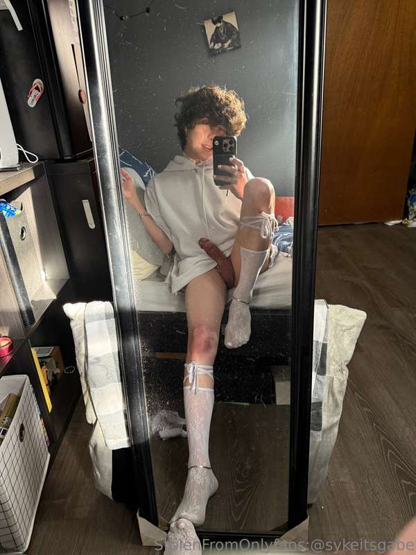 I’m just a lil guy 🥺 pls be kind I know I’m chronically late.. 20