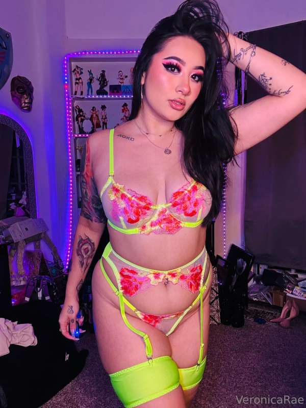 neon dreamzzzz set 💚🩷Pick your favorite photo from the set! .. 26