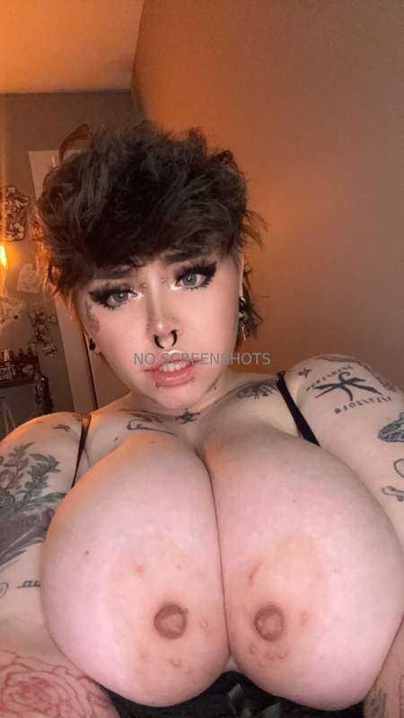 Nasty bitch >_<