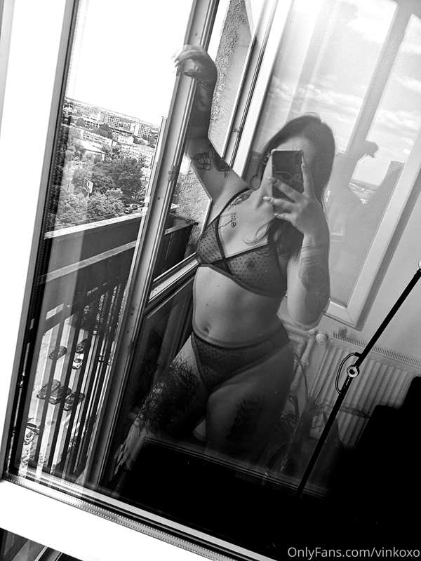 When there is no mirror 💁‍♀️ 1