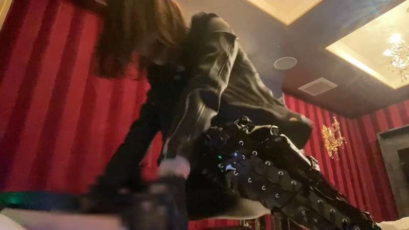 2週連続アップの後半編！

約12分の動画♪

レザーフェチ必見！
レザーグローブでレザー