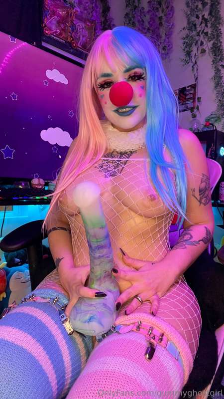 Do it honk? Maybe 😏 watch my cream pie and find out 😉💕 16