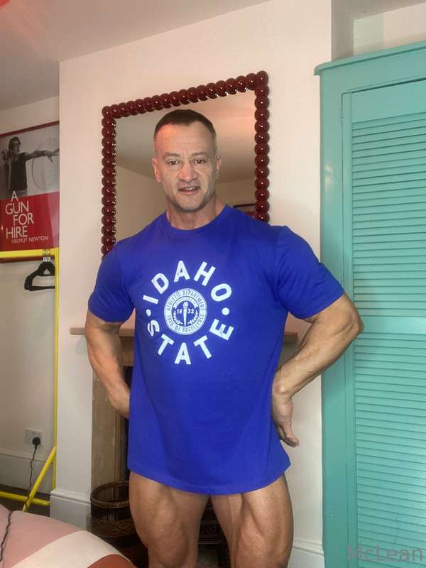 Love the weekend, feeling the blue vibe 🍆😘