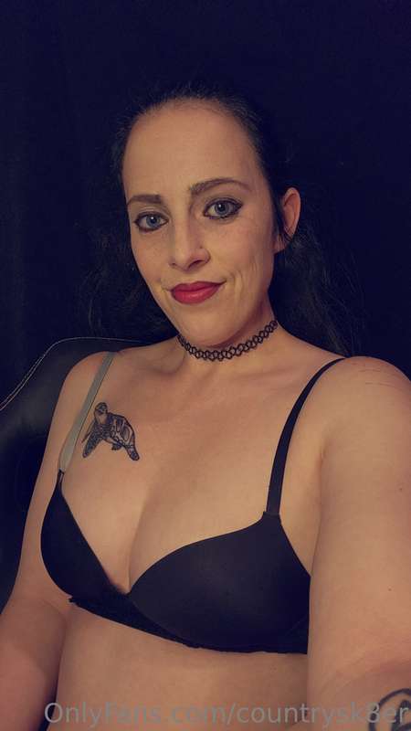 Few selfies and u can see the color undies I'm wearing right.. 7
