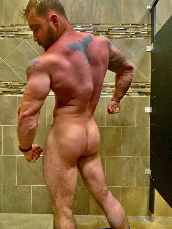 Thicc and muscle bound just how you like it 😈