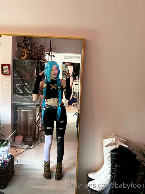 I have finally finished editing the jinx set 😳🖤👀 27