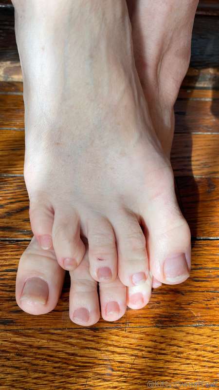 Hey, just letting my toenails breathe a bit. Are you into th.. 4