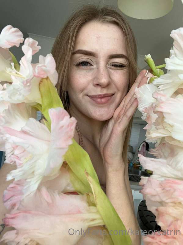 🌹How often do you give girls flowers?🤔