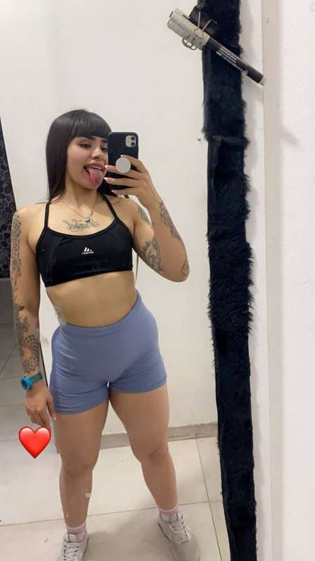 Hey, this is my friend fitness @soyunabebe1 and she wants to..