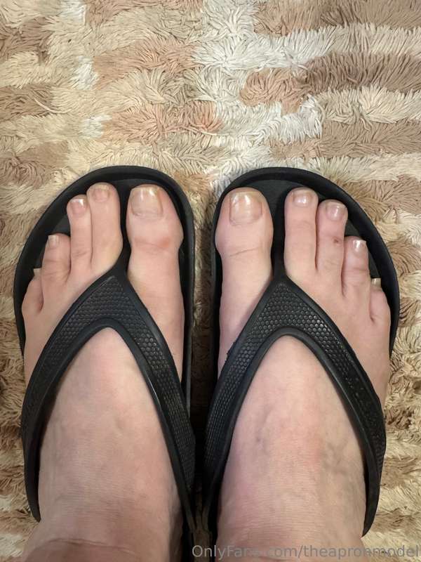 This foot’s for you. 🥰. Feel free to tip for me sharing pret.. 11