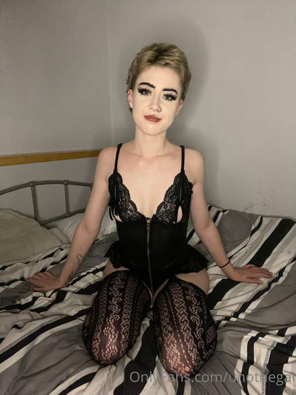 Hey sexies 💕  Got some fun new videos coming very soon 🤪   W..