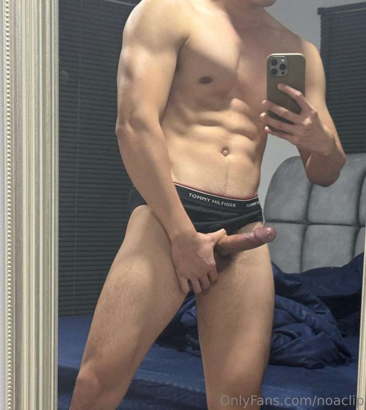 지금 너무 꼴려 🔥 내앞에서 무릎 꿇고 고추 빨아주면 좋겠다 