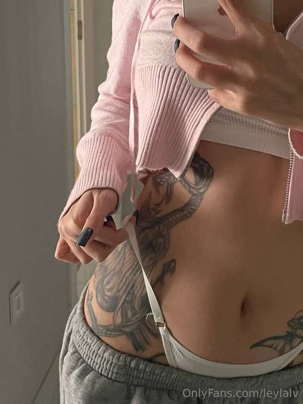 hey guys check my new panties😘Look how sexy they are on my b..