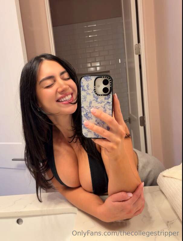 Do you like when I bend over? 🥰