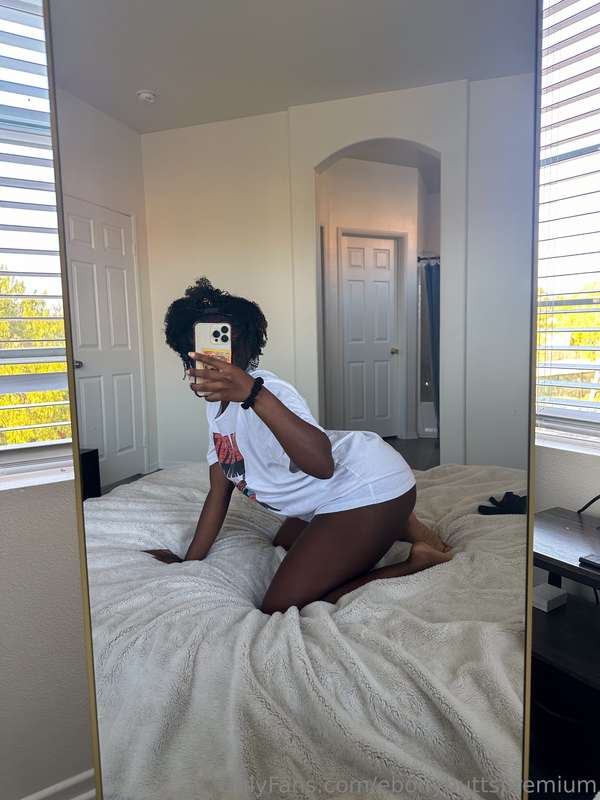 horny, bored, and wearing my favorite marvel shirt 😉🙈 9