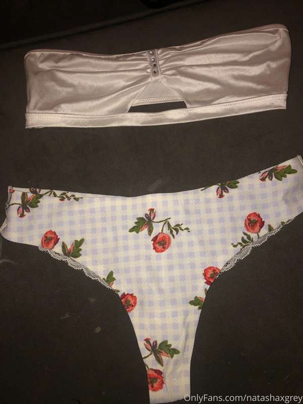 Here’s all of my panties for sale 😍 thongs, g strings, bikin.. 6