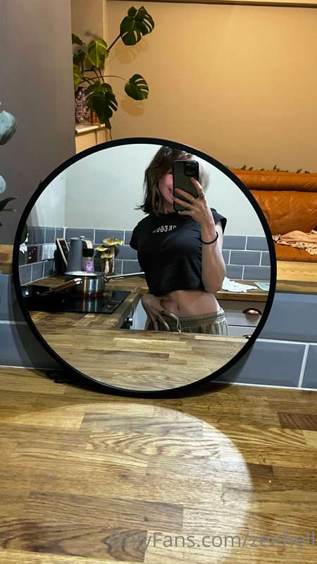 don't all good housewife's cook like this? 🍳 5