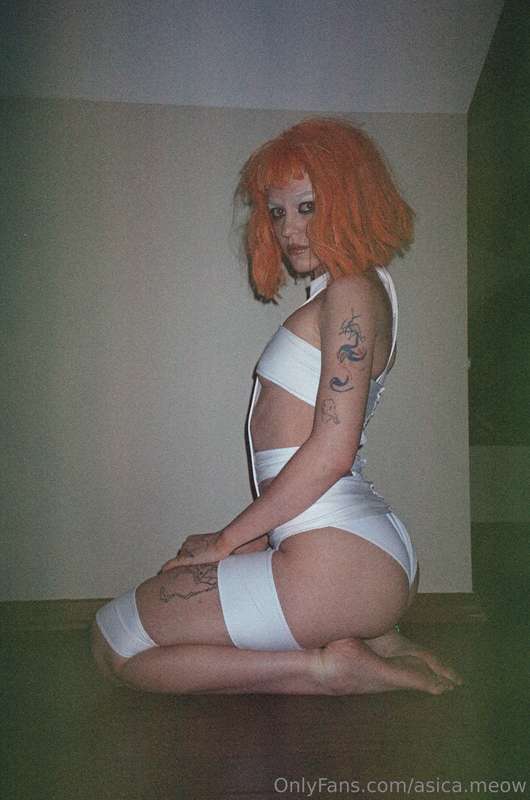 Here are some extra pics, just like I said I'd send🧡