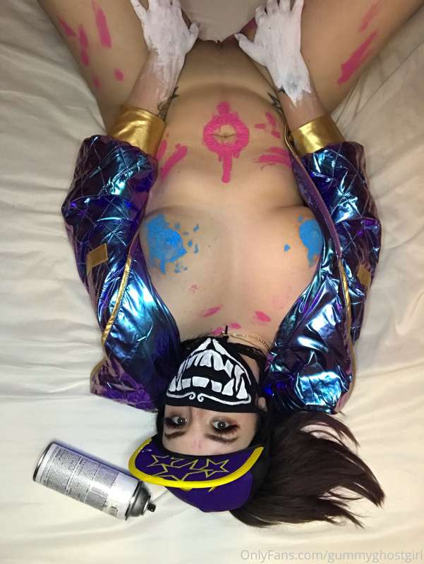 Akali with body paint 💜 30