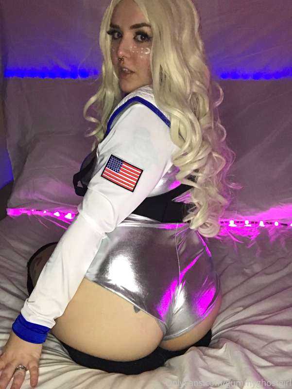 We’re going into space to colonize and populate a new planet.. 2