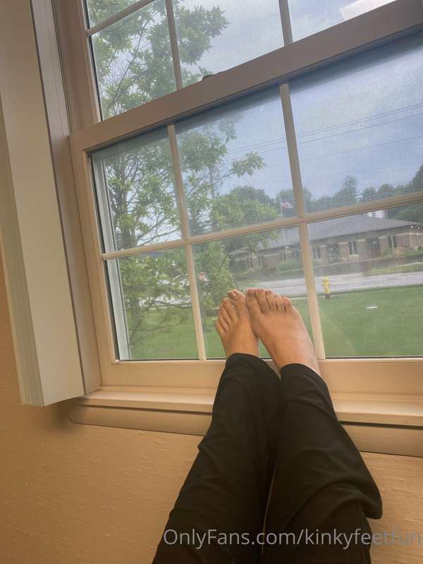 Really in need of a pedi soon 😎