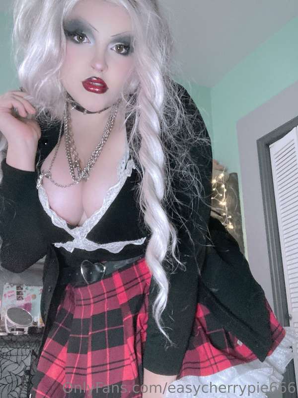 Wanna push up my skirt🥴🖤 10