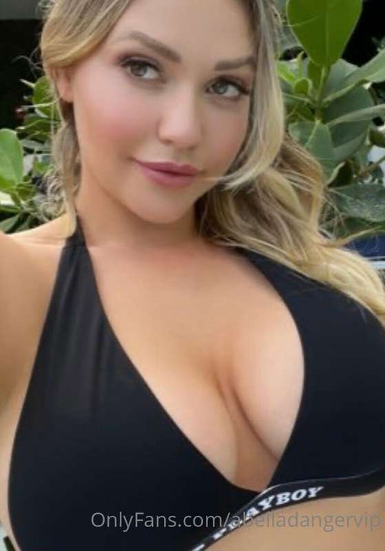 Only being offered on VIP , sexy  video from my shoot with m.. 2