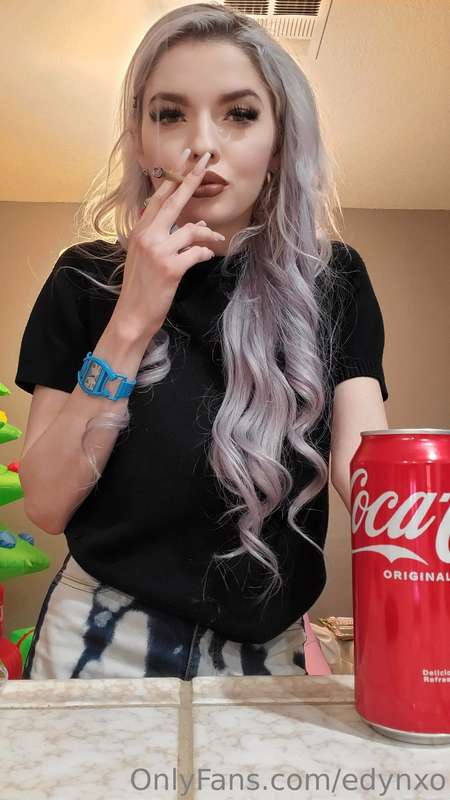 Will you wake & bake with me? 🤔😈 Tease u while we sm0ke 😈😈🥰☺.. 1