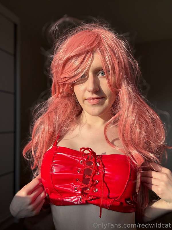 I recently bought my first wig and it's pink ( one of my fav.. 5