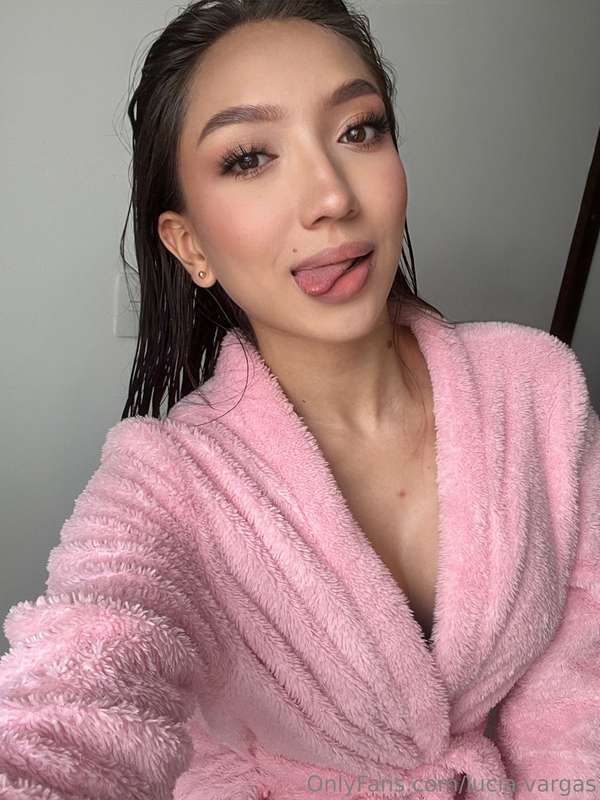 Feeling cute, might misbehave later 😘 1