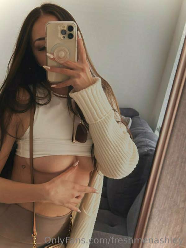 Braless is flawless.💓