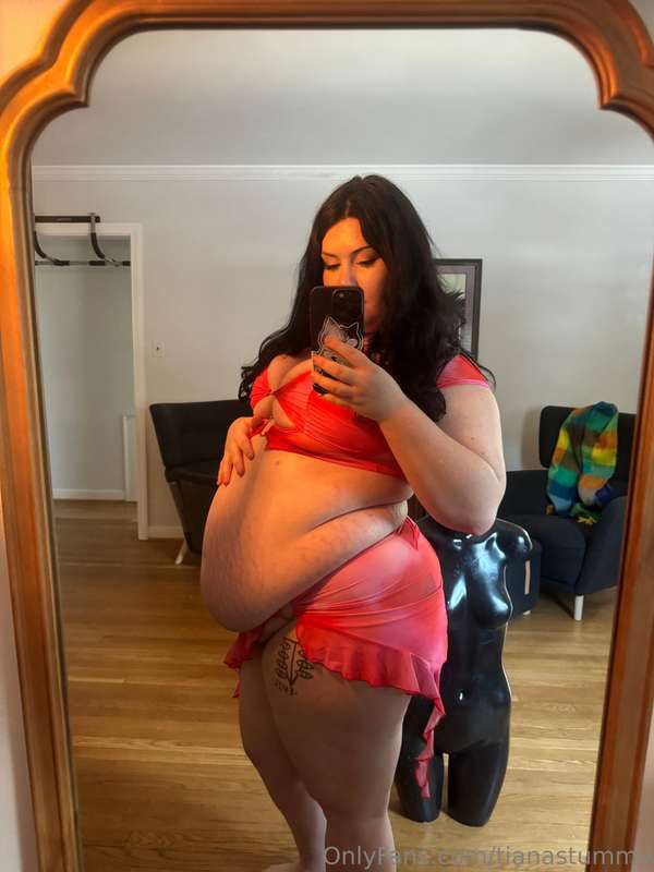 hi!! im back and here to report my fuckin tummy touches the .. 10