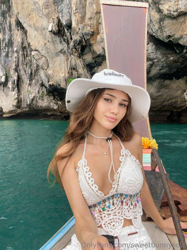 spontaneous traveling is the best cure for sadness🧚‍♀️