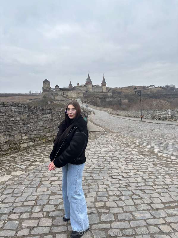 I wish I was living in a castle🥰 4