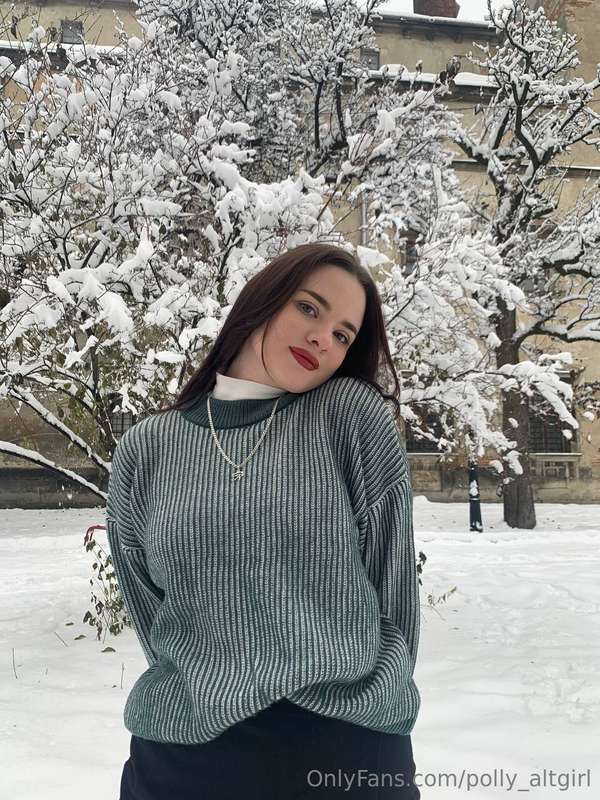 looking like a cold northern beauty, I'm waiting for someone..