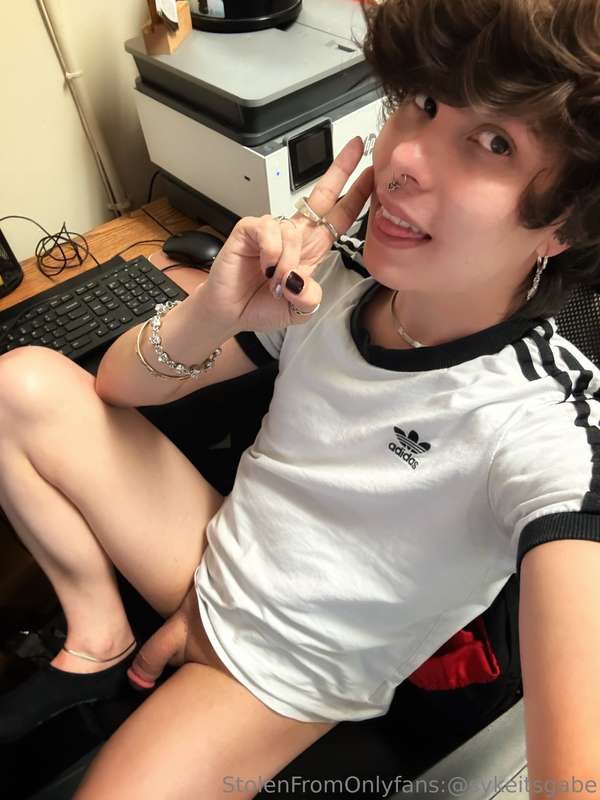 Work office is a mess but so am I tbh lol 🤷‍♂️ ~ just a lil .. 3