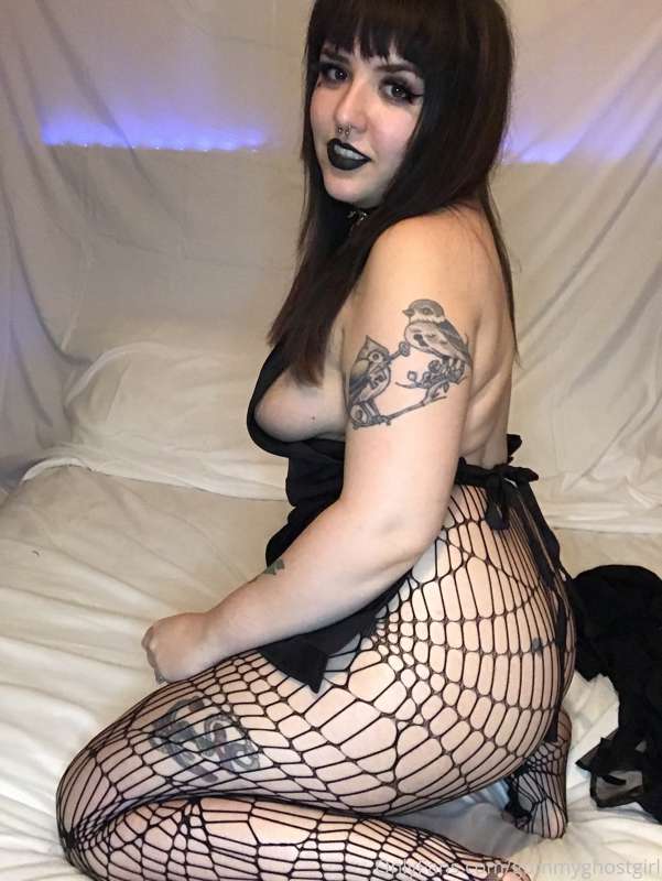 Hi, I’ll be your waitress at Goth IHOP 🥞🖤 30