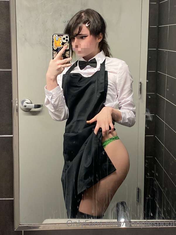 Kobeni DDR
i tried doing this cosplay/playing ddr in it in 9.. 2