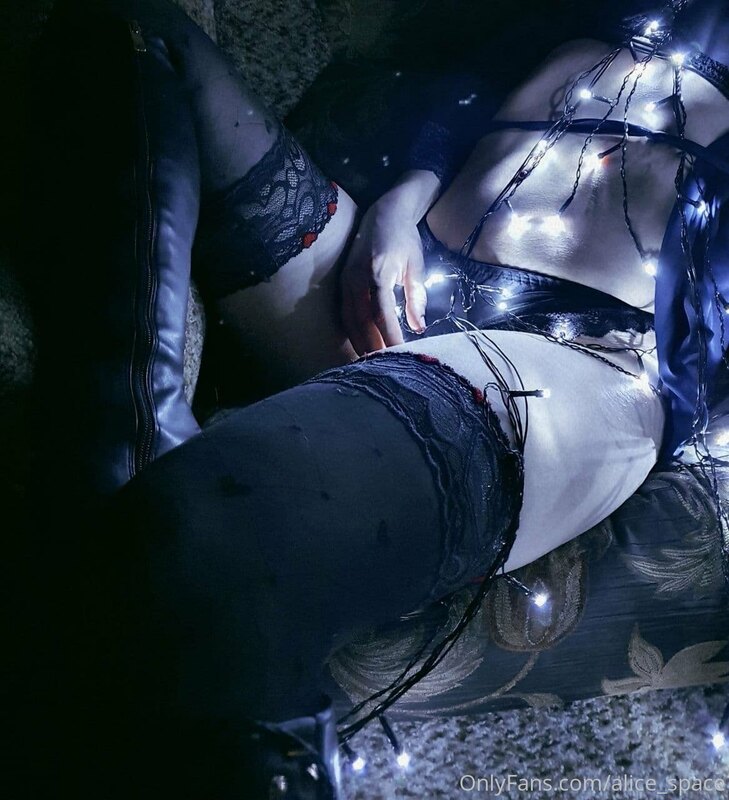 I am your bright, sexy minx! I want to touch my pussy and ge..