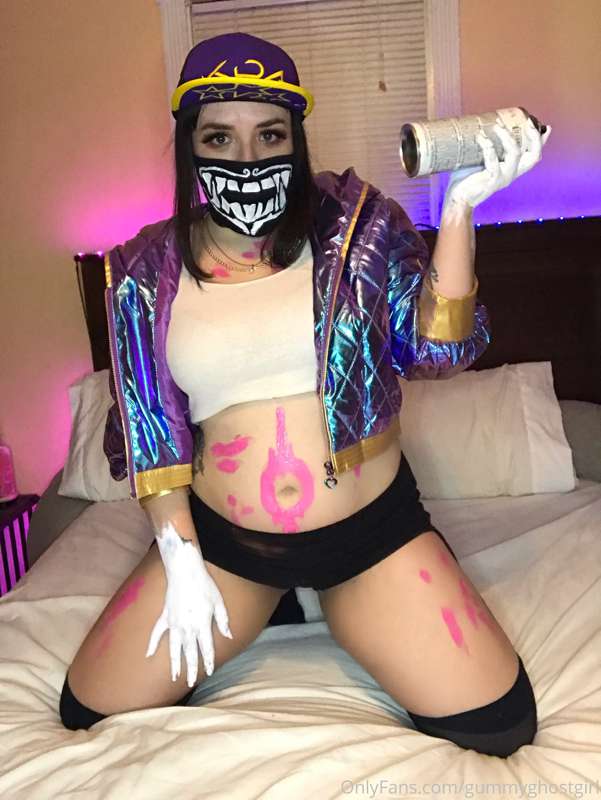 Akali with body paint 💜 12