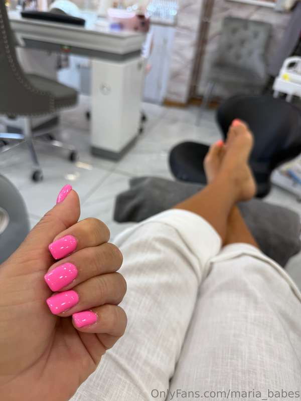 Manicure and pedicure time… pink to make you wink 💕 xxx 1