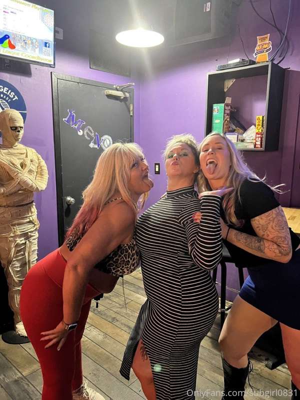 Hanging with the girls in Cincinnati 😈 @ginnica @mrs_darkcuc..